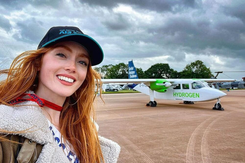 Why the Jessica Ashley Merch Official Shop is a Model of Style and Quality 2 - Wilbur Soot Merch ung vien sang gia miss world 2023 dam me lai may bay qua khu nhieu vet seo 379 - Wilbur Soot Merch